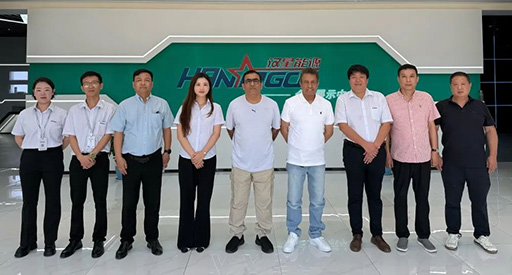 Comunicação transfronteiriça | Clientes de Dubai visitaram a Hanxing Energy para inspeção e intercâmbios aprofundados e discutiram cooperação em armazenamento de energia